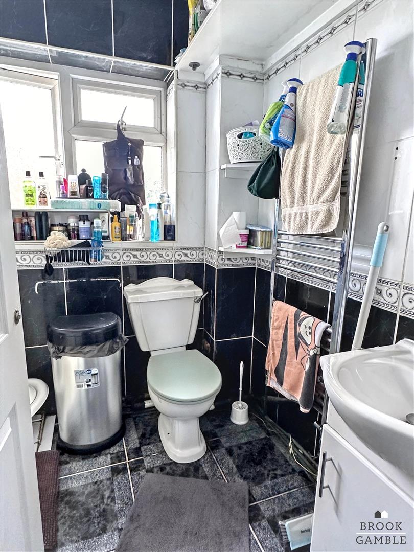 5 Bedroom House. Hodcombe Close in Eastbourne, 10